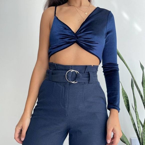 One shoulder velvet crop top in blue - Picture 3 of 5